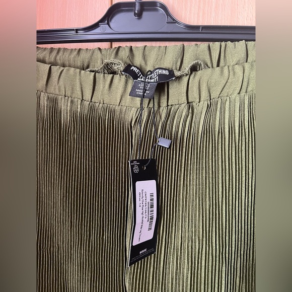 BNWT PLT Maternity trousers, olive green plissé material, size UK 14 - Picture 3 of 5